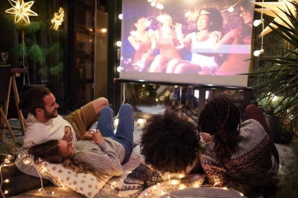 “Classic Movie Night: Rediscovering Timeless Films with Friends and Loved Ones”